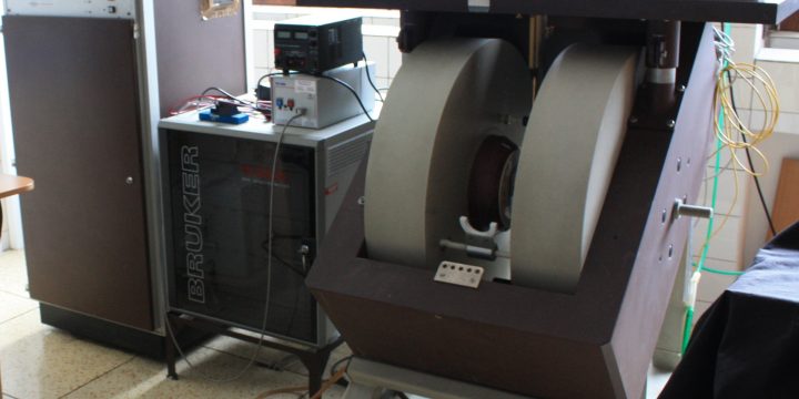 EPR spektrometer EMX (X-pásmo)